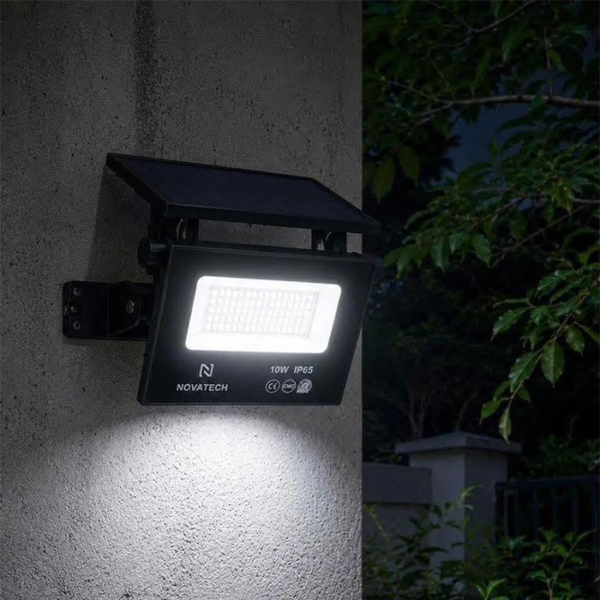 Novatech Solar LED Outdoor Light - Image 4